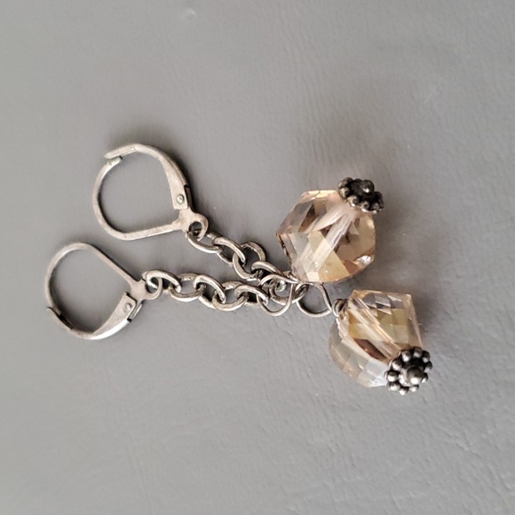 Jewelry Neckace and Earrings 2 pairs - Picture 3 of 7